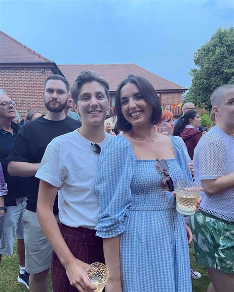 sarah keyworth girlfriend.